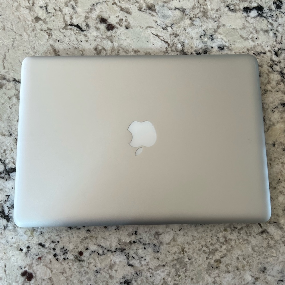 MacBook Pro 2010 used cracked screen. STILL WORKS
